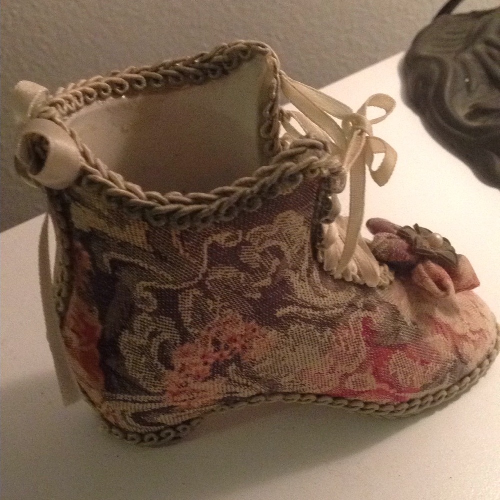 Trinket Shoe